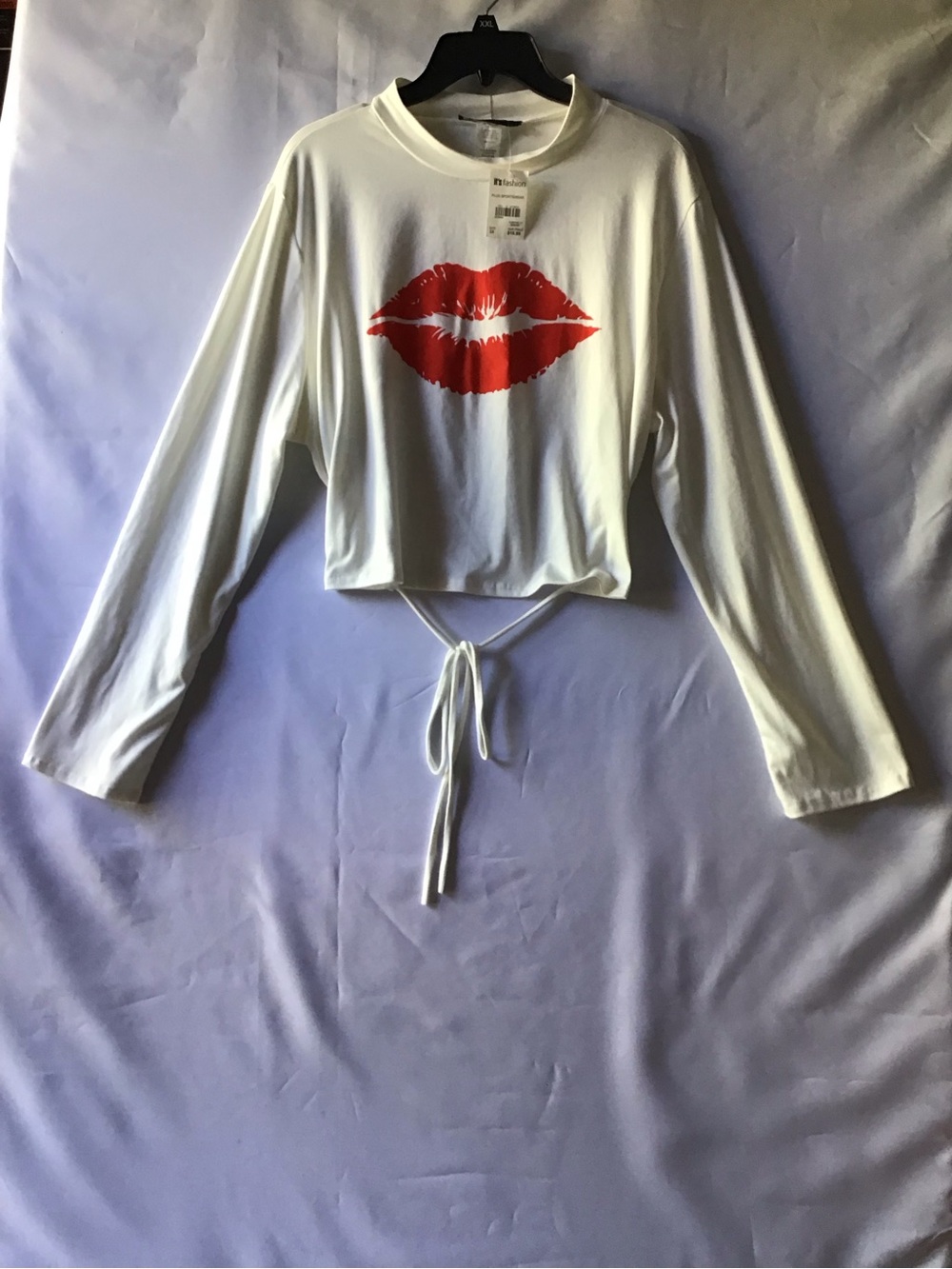 252 White Long-Sleeve Drawstring Crop Top with Red Kiss Graphic - Women